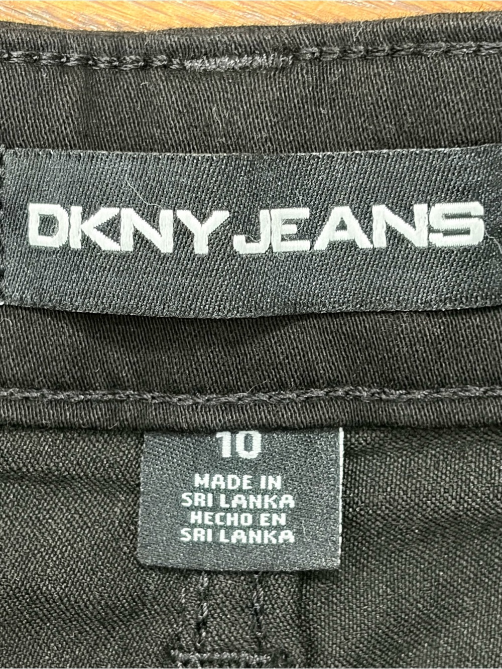NWT DKNY Jeans 9" Black Midweight Stretchy Cuffed Bermuda Shorts (10) - Picture 10 of 14